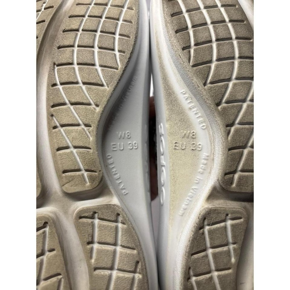 Oofos White & Black Orthodic Flip Flops (sz. 8W) - Picture 5 of 7